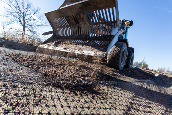 Tensar TriAx TenCate Polyfelt TS versterken bouwweg windmolenpark knooppunt Deil