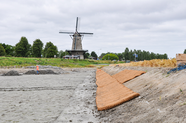 Ecomat K400 natuurlijke erosiebescherming proef in Zeeland Waterschap Deltastromen