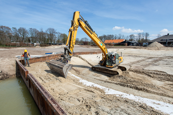 Bentonietmatten maken vijver waterdicht op unieke golflocatie