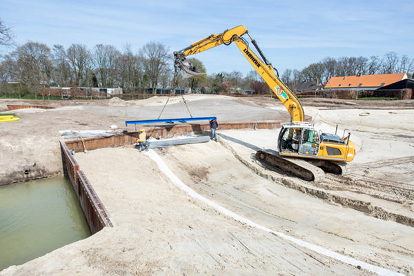 Bentonietmatten maken vijver waterdicht op unieke golflocatie