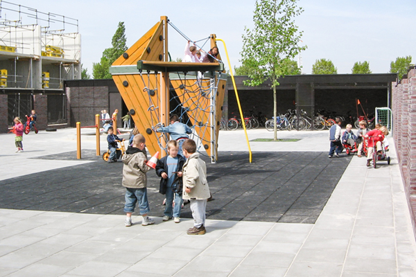 De eerste treebox in Nederland, 15 jaar later evaluatie door gemeente Apeldoorn en Joosten Kunststoffen