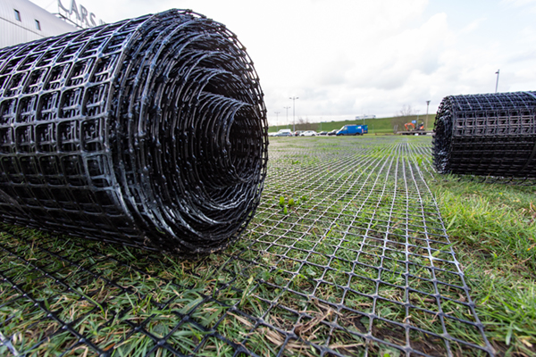 Gras bij stadion ADO Den Haag wordt beschermd door Tensar geogrid