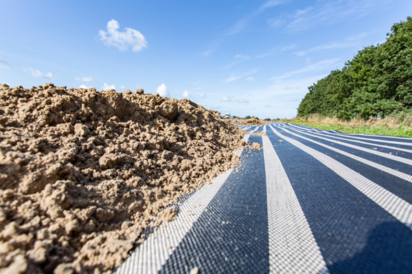 Bouwweg aanleggen zonder grondverbetering met TenCate Geolon HMi-5