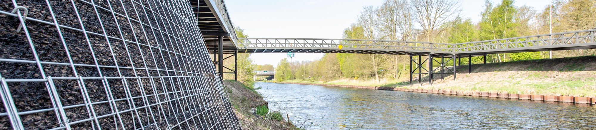 Groene Gewapende grondconstructie voor fietsbrug Best