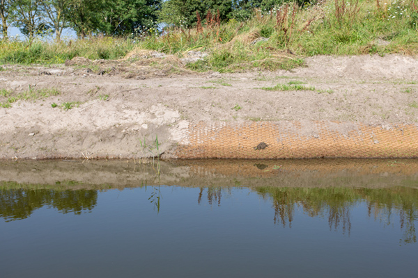 Anti-erosiemat Ecomat K400 beschermt oevers tegen erosie